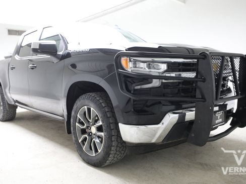 Used 2023 Chevrolet Silverado 1500 LT w/ Leather Package AWD/4WD image 7