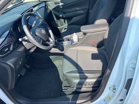 Used 2023 Buick Encore GX Preferred w/ Cold Weather Comfort Package FWD image 5