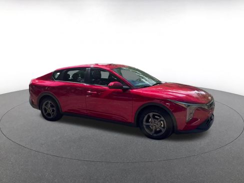 Used 2025 Kia K4 LXS image 2