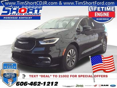 Used 2023 Chrysler Pacifica Touring-L