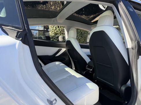 Used 2020 Tesla Model 3 Long Range image 38