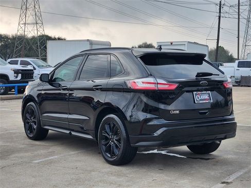 Used 2024 Ford Edge SE w/ Black Appearance Package image 5