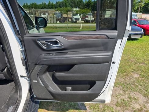 Used 2024 Chevrolet Suburban LT RWD image 37