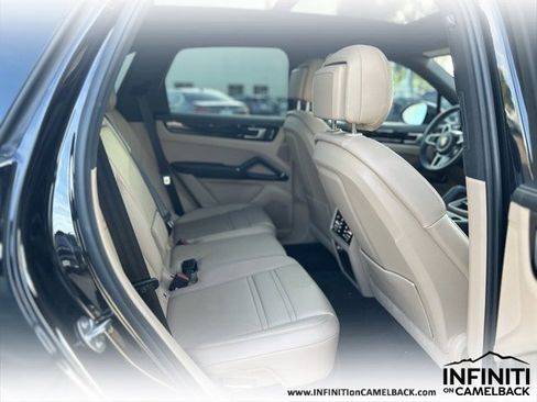 Used 2019 Porsche Cayenne S image 12