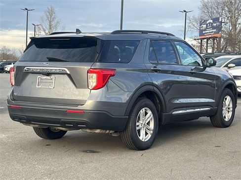 Used 2022 Ford Explorer XLT image 35