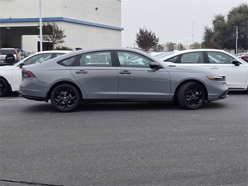 New 2025 Honda Accord SE image 3