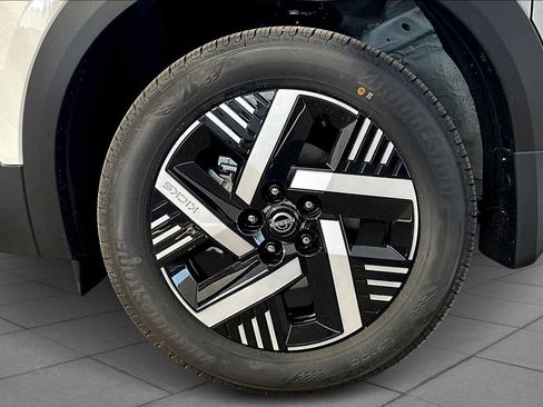 New 2026 Nissan Kicks SV image 9