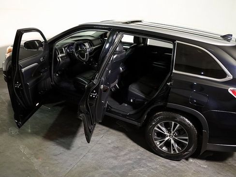 Used 2016 Toyota Highlander XLE image 5