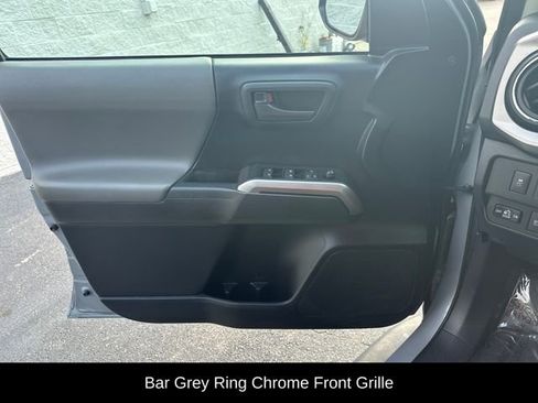 Used 2020 Toyota Tacoma SR5 AWD/4WD image 19