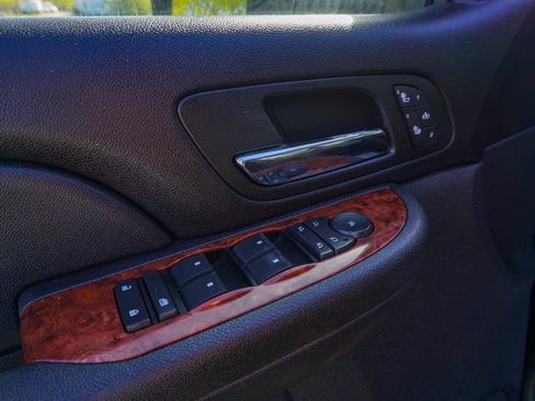 Used 2007 Chevrolet Silverado 1500 LTZ w/ Safety Package AWD/4WD image 27