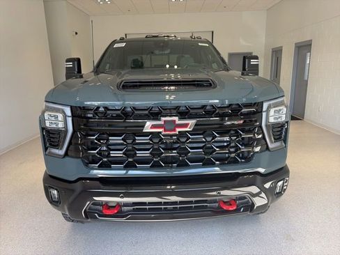 New 2026 Chevrolet Silverado 2500 ZR2 AWD/4WD image 2