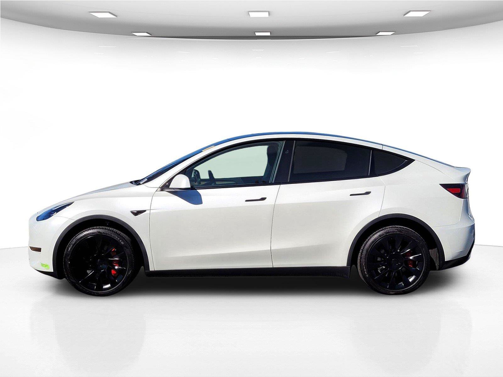 Used 2023 Tesla Model Y AWD image 9