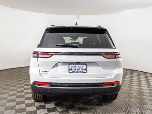 New 2025 Jeep Grand Cherokee Laredo image 9