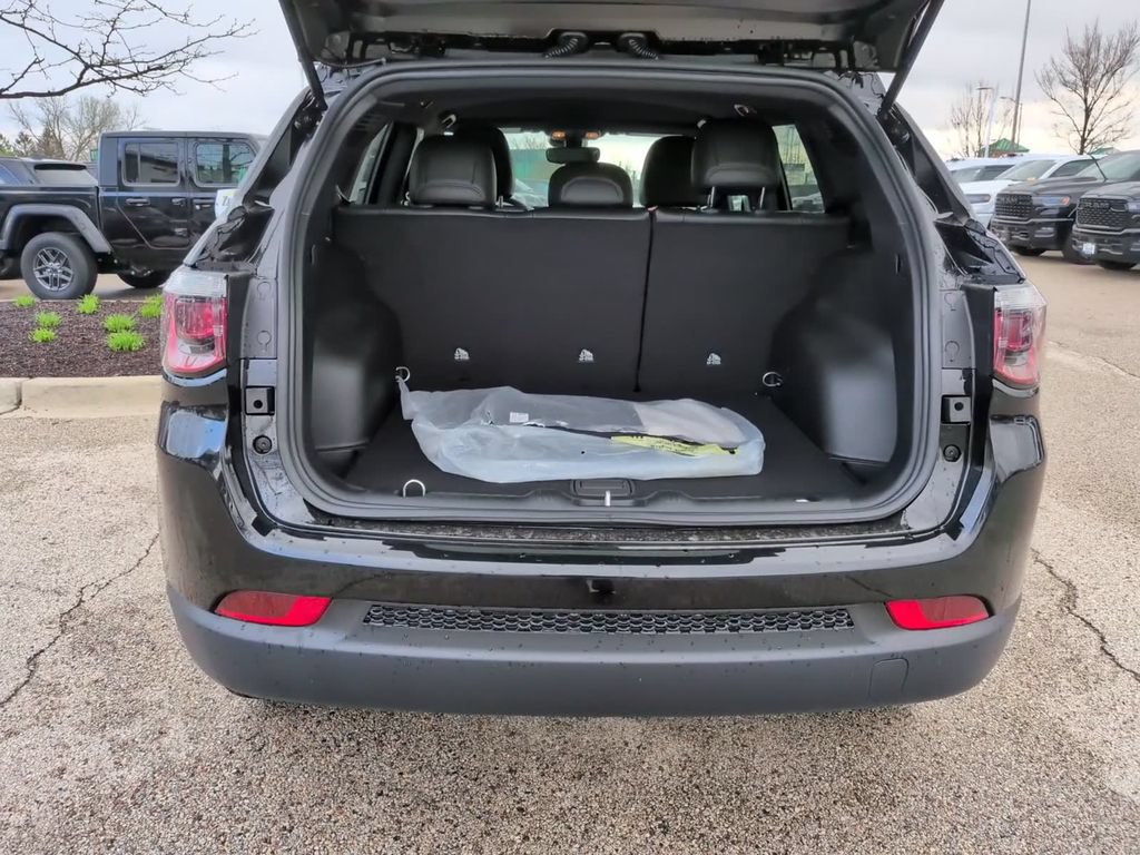 New 2026 Jeep Compass Latitude AWD/4WD image 10
