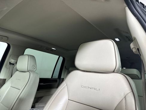 Used 2022 GMC Yukon XL Denali image 12