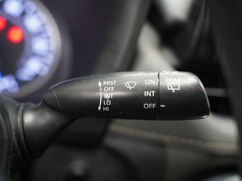 Used 2021 Toyota RAV4 LE AWD/4WD image 16