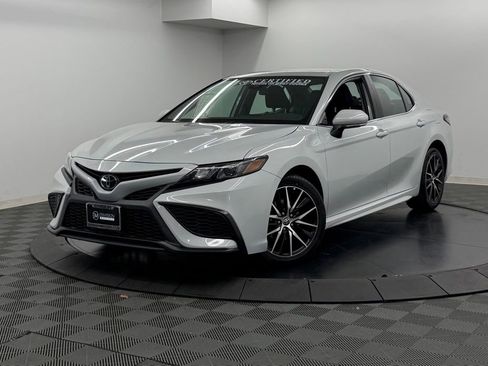 Certified 2024 Toyota Camry SE FWD image 3