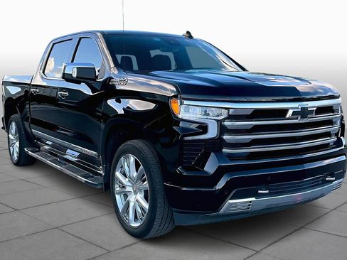 Used 2024 Chevrolet Silverado 1500 High Country w/ High Country Premium Package image 3