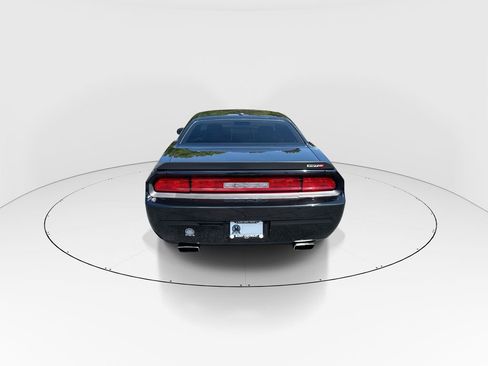 Used 2010 Dodge Challenger SRT8 RWD image 7