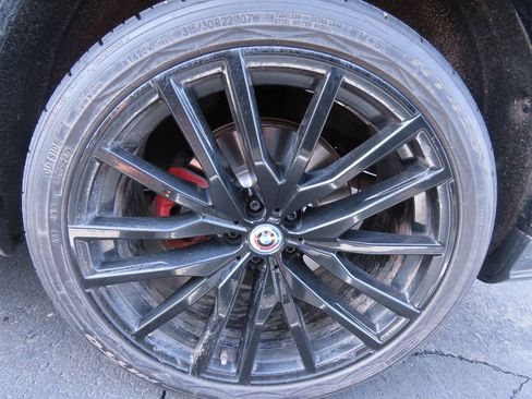 Used 2022 BMW X6 xDrive40i w/ M Sport Package image 16