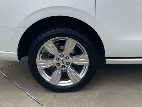 Used 2023 Ford Expedition Max Platinum RWD image 11