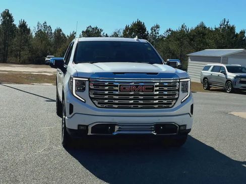 Used 2023 GMC Sierra 1500 Denali w/ Technology Package AWD/4WD image 3