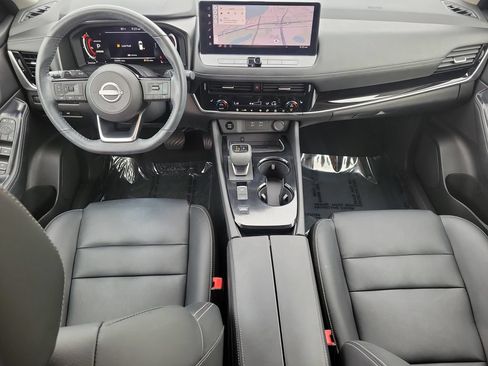 Used 2024 Nissan Rogue SL FWD image 9