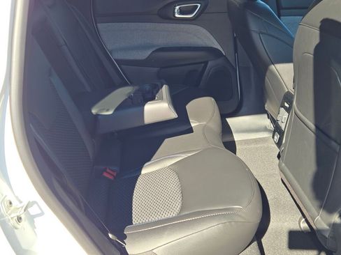 New 2026 Jeep Compass Latitude image 11