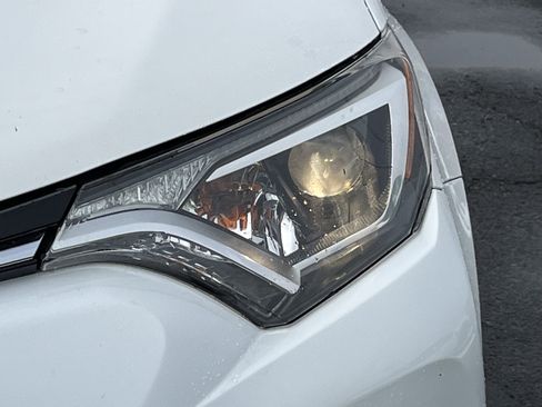 Used 2018 Toyota RAV4 XLE image 11