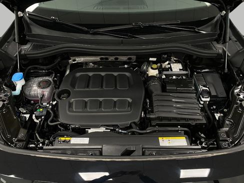 New 2025 Volkswagen Tiguan SE image 11