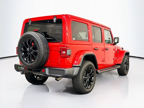 Used 2025 Jeep Wrangler Unlimited Sahara AWD/4WD image 9