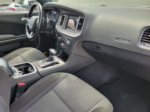 Used 2022 Dodge Charger SXT image 9
