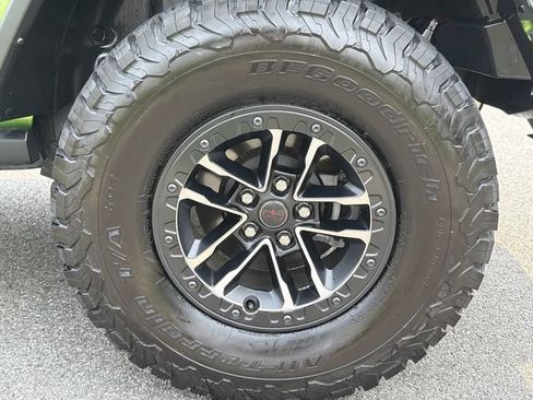 Used 2025 Jeep Wrangler Unlimited Rubicon AWD/4WD image 11