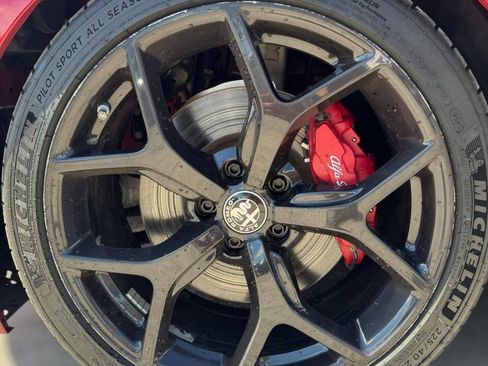 Used 2019 Alfa Romeo Giulia w/ Nero Edizione image 33