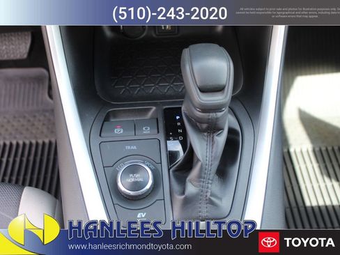 Used 2025 Toyota RAV4 XLE AWD/4WD image 19