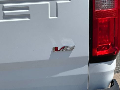 Certified 2022 Chevrolet Colorado Z71 w/ Safety Package RWD image 7