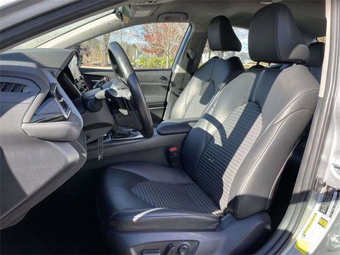Used 2023 Toyota Camry SE image 19