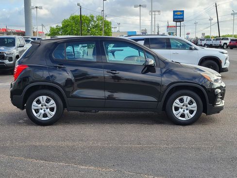 Used 2018 Chevrolet Trax LS w/ LPO, Cargo Package image 6