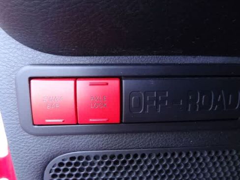 Used 2016 Jeep Wrangler Unlimited Rubicon AWD/4WD image 16
