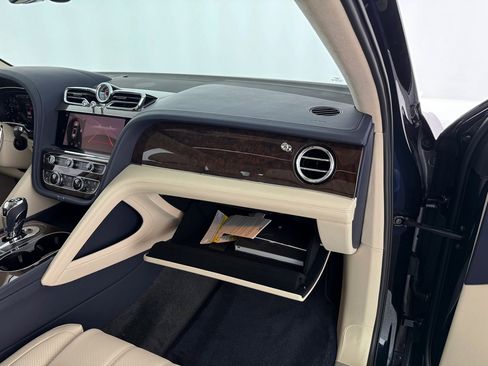 New 2025 Bentley Bentayga image 32