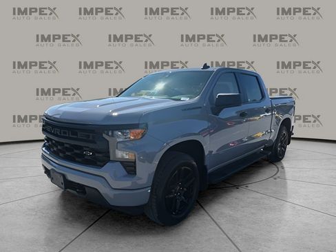 Used 2024 Chevrolet Silverado 1500 Custom w/ Dark Appearance Package AWD/4WD image 5