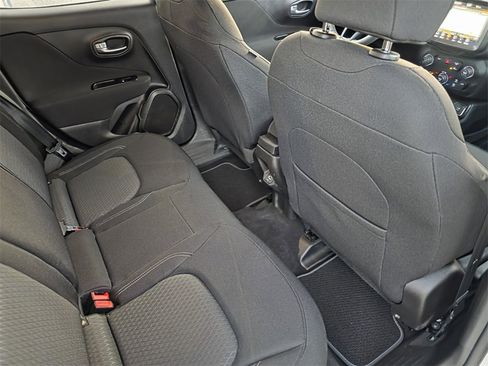 Used 2021 Jeep Renegade Latitude image 31