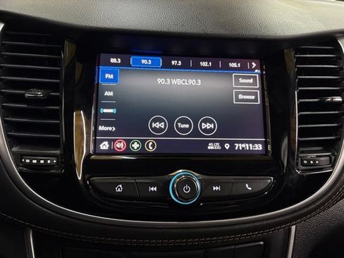 Used 2021 Chevrolet Trax LT w/ LT Convenience Package AWD/4WD image 37