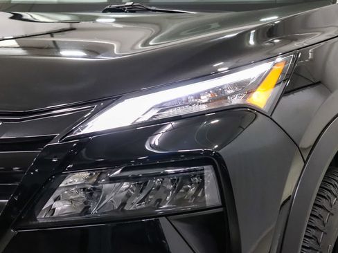 Used 2025 Nissan Rogue SV AWD/4WD image 7