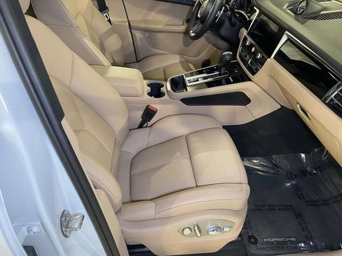 Certified 2026 Porsche Macan AWD/4WD image 23