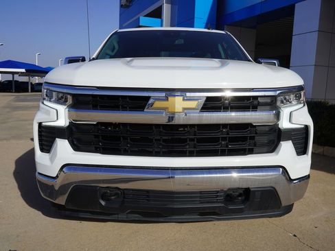 Used 2025 Chevrolet Silverado 1500 LT image 3