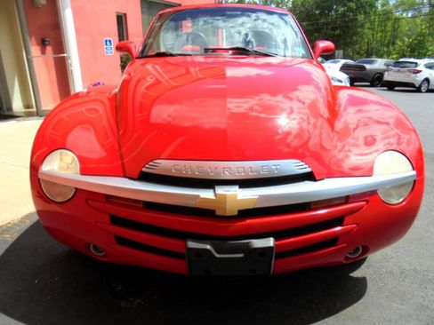 Used 2005 Chevrolet SSR w/ Preferred Equipment Group RWD image 5