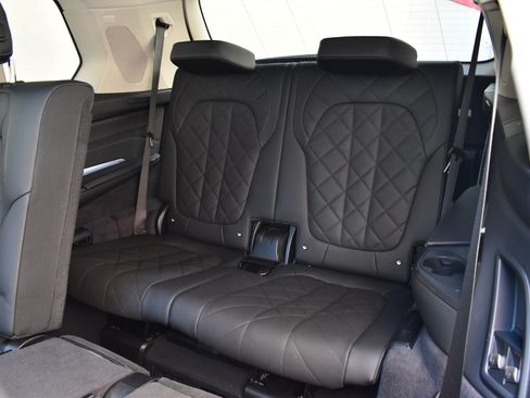Used 2025 BMW X7 xDrive40i AWD/4WD image 27