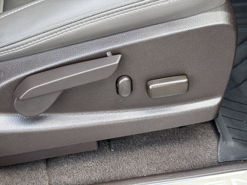 Used 2022 GMC Canyon Denali image 15