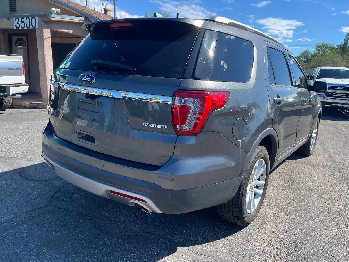 Used 2016 Ford Explorer XLT w/ Equipment Group 202A FWD image 3